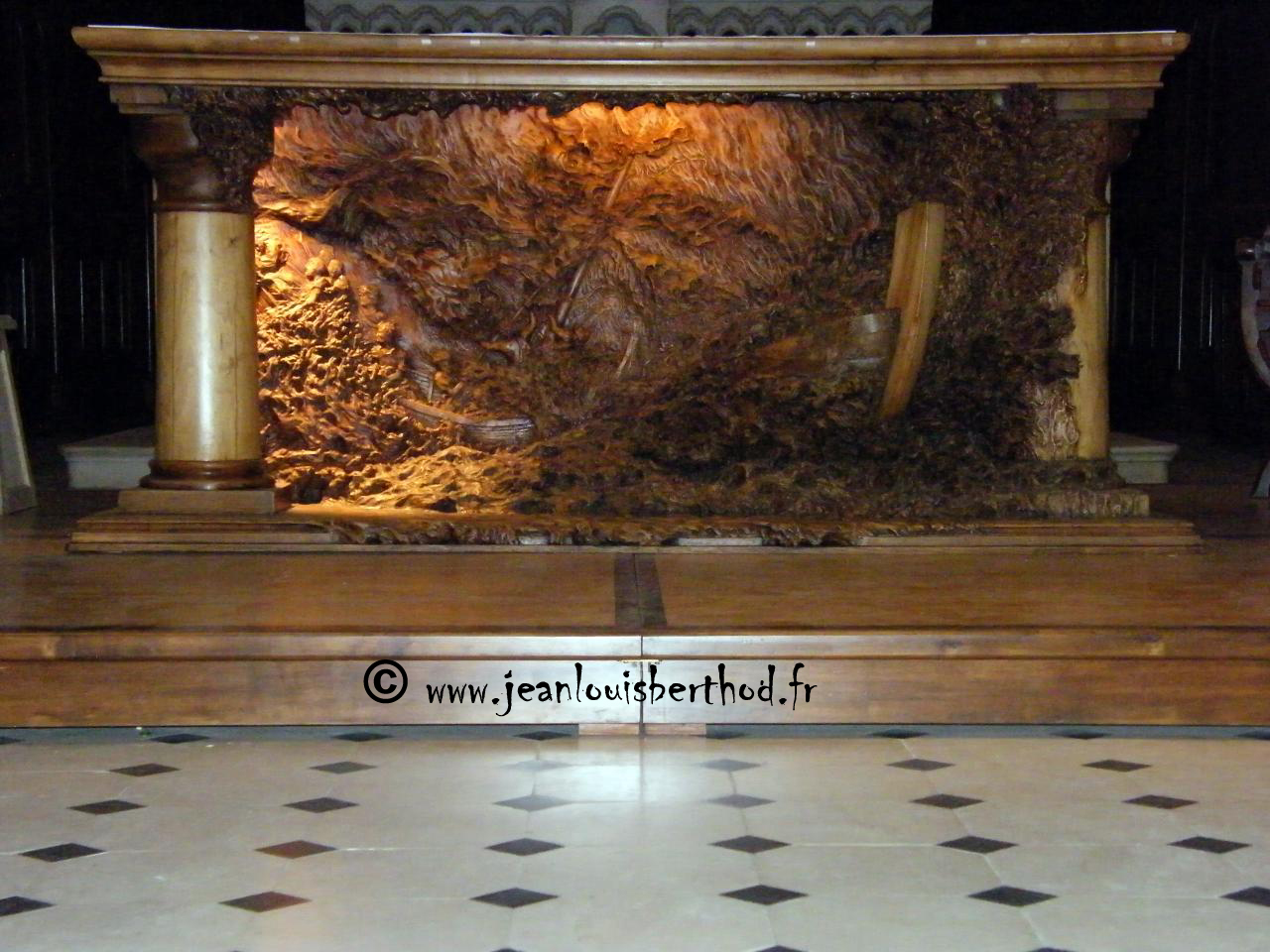 Altar of The Church of Albens2